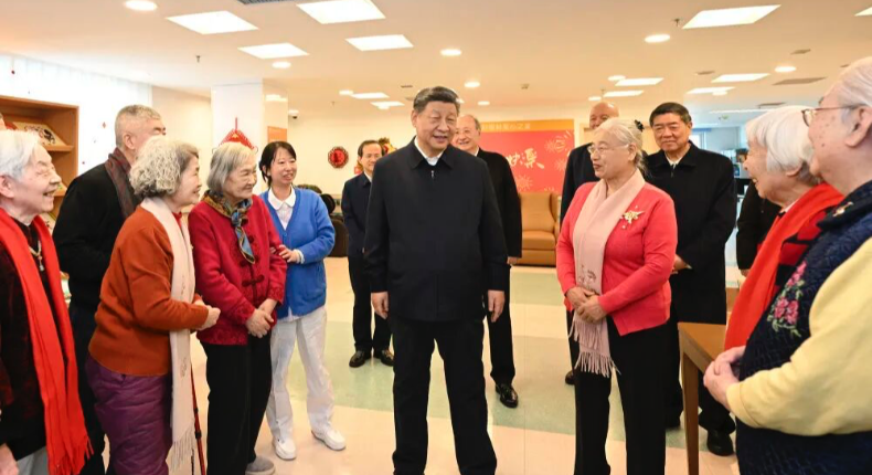 习近平：“老”是我们的财富，“小”是我们的未来。